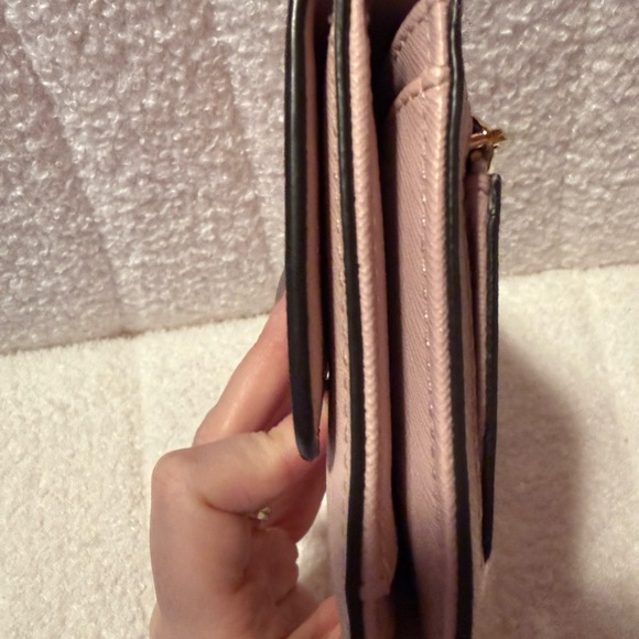 Michael Kors Light Pink Wallet with Gold Logo - Picture 4 of 8